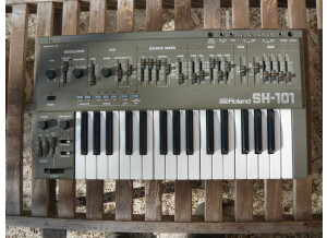 Roland SH-101 (66922)