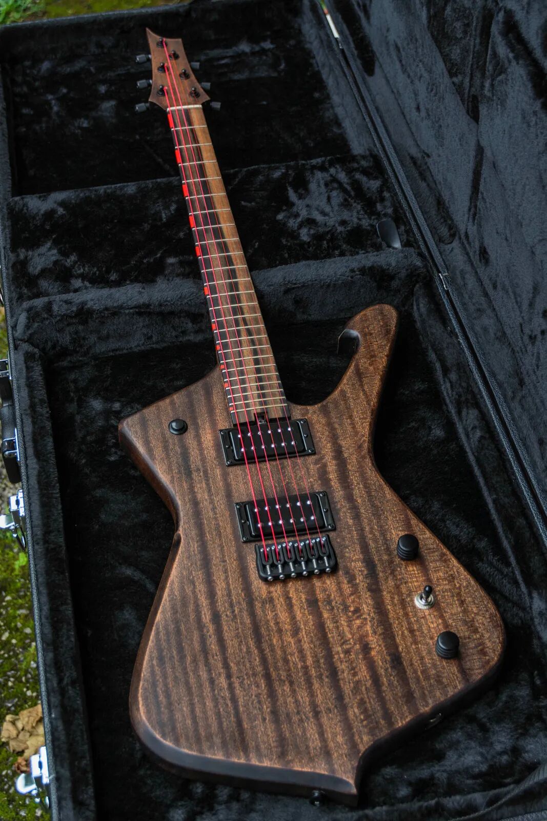 Hufschmid Guitars Iceman inspired Helldunkel