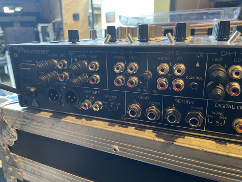 Pioneer DJM-700 (29079)