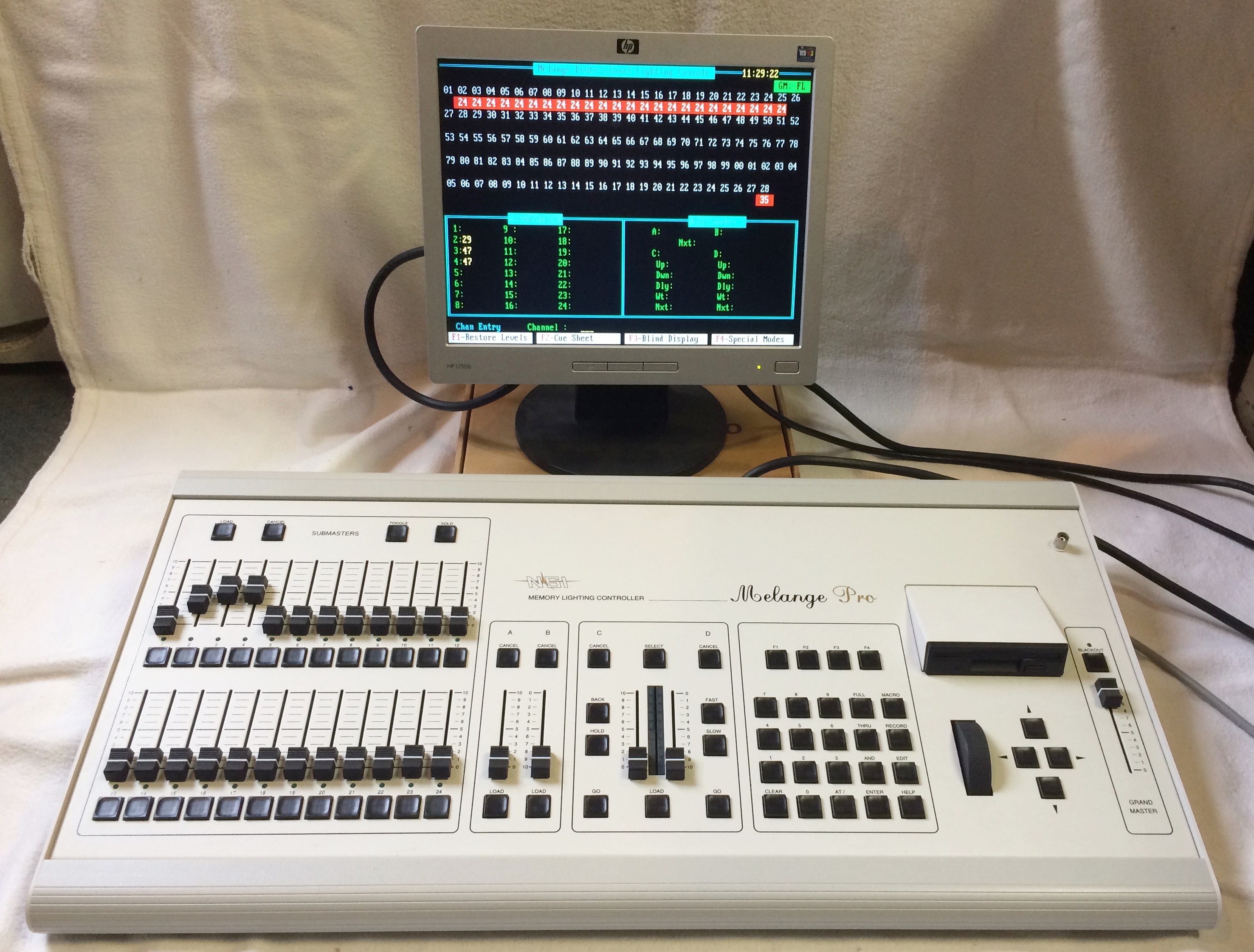 NSI MELANGE PRO console d'éclairage 128 circuits DMX 512 - Excellent état