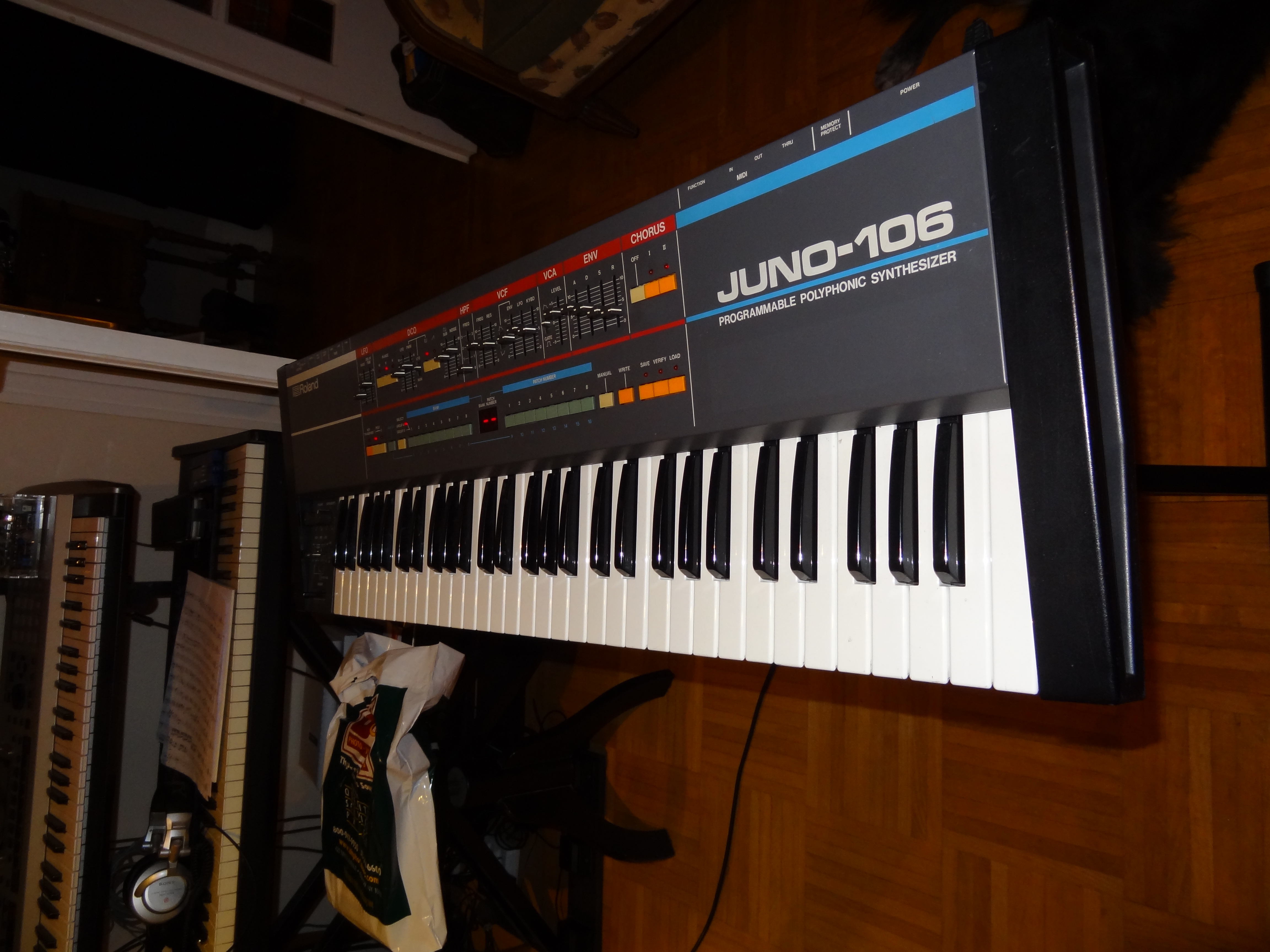 Roland JUNO-106