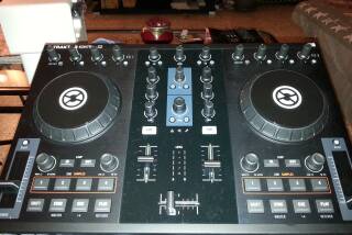 Native Instruments Traktor Kontrol S2