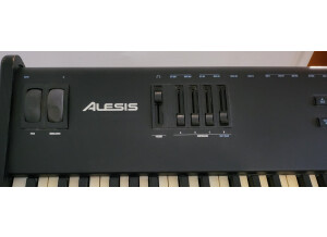 Alesis QS8 (13251)