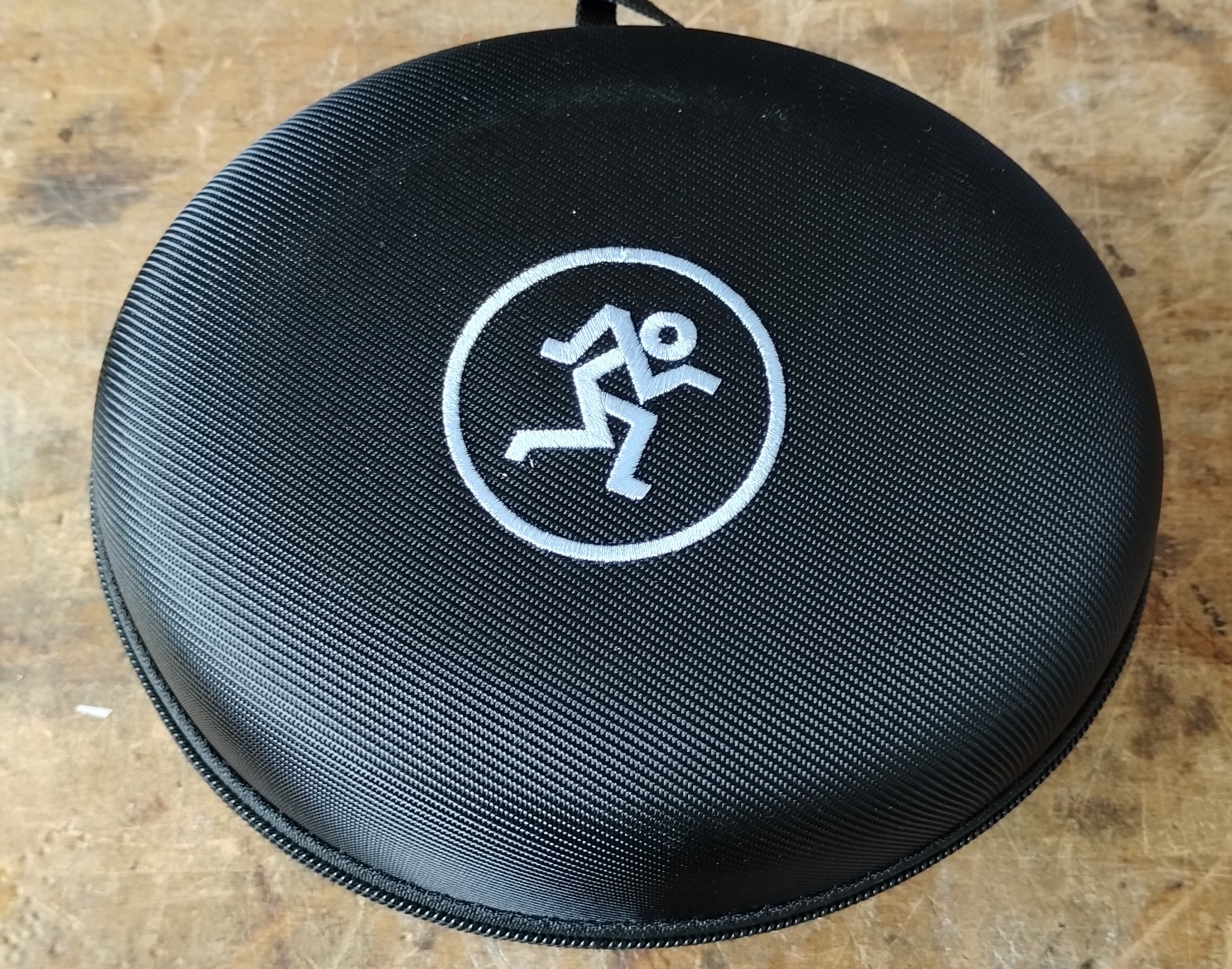 MackieMc40-BT bo&icirc;te2