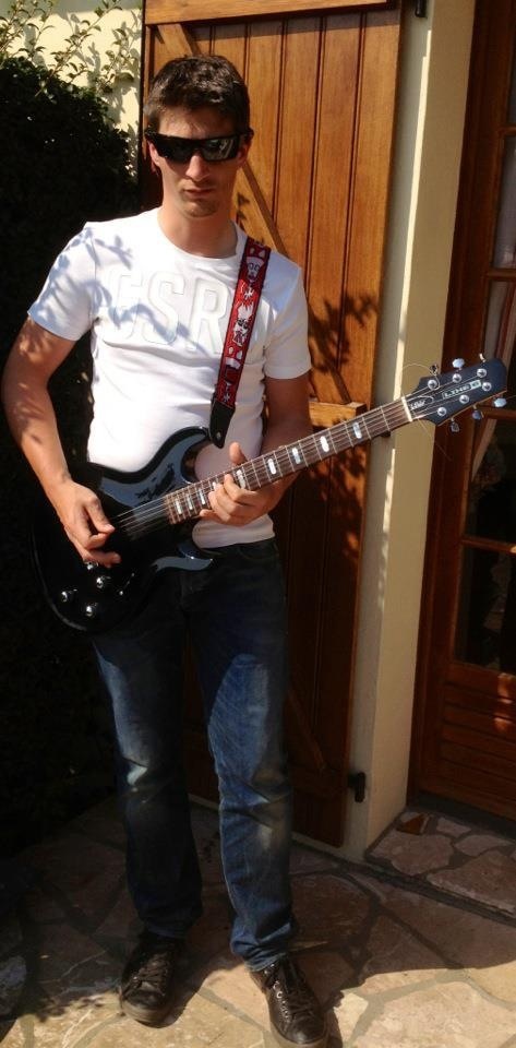 Line 6 Variax 700 Tremolo