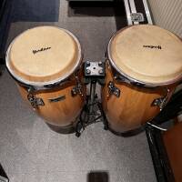 A vendre paire de conga sur pied tripode
