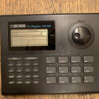 Vends lot de deux boîtes à rythme Boss DR 550