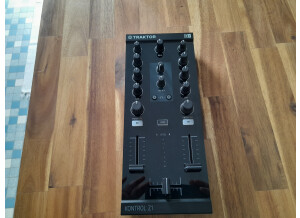 Native Instruments Traktor Kontrol Z1 (53421)