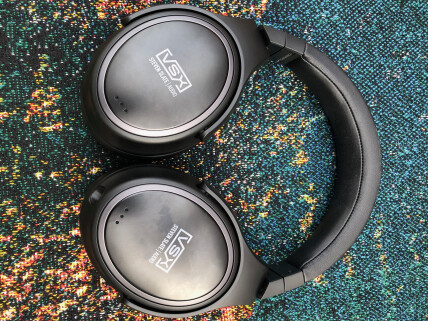 front heaphone front heaphone