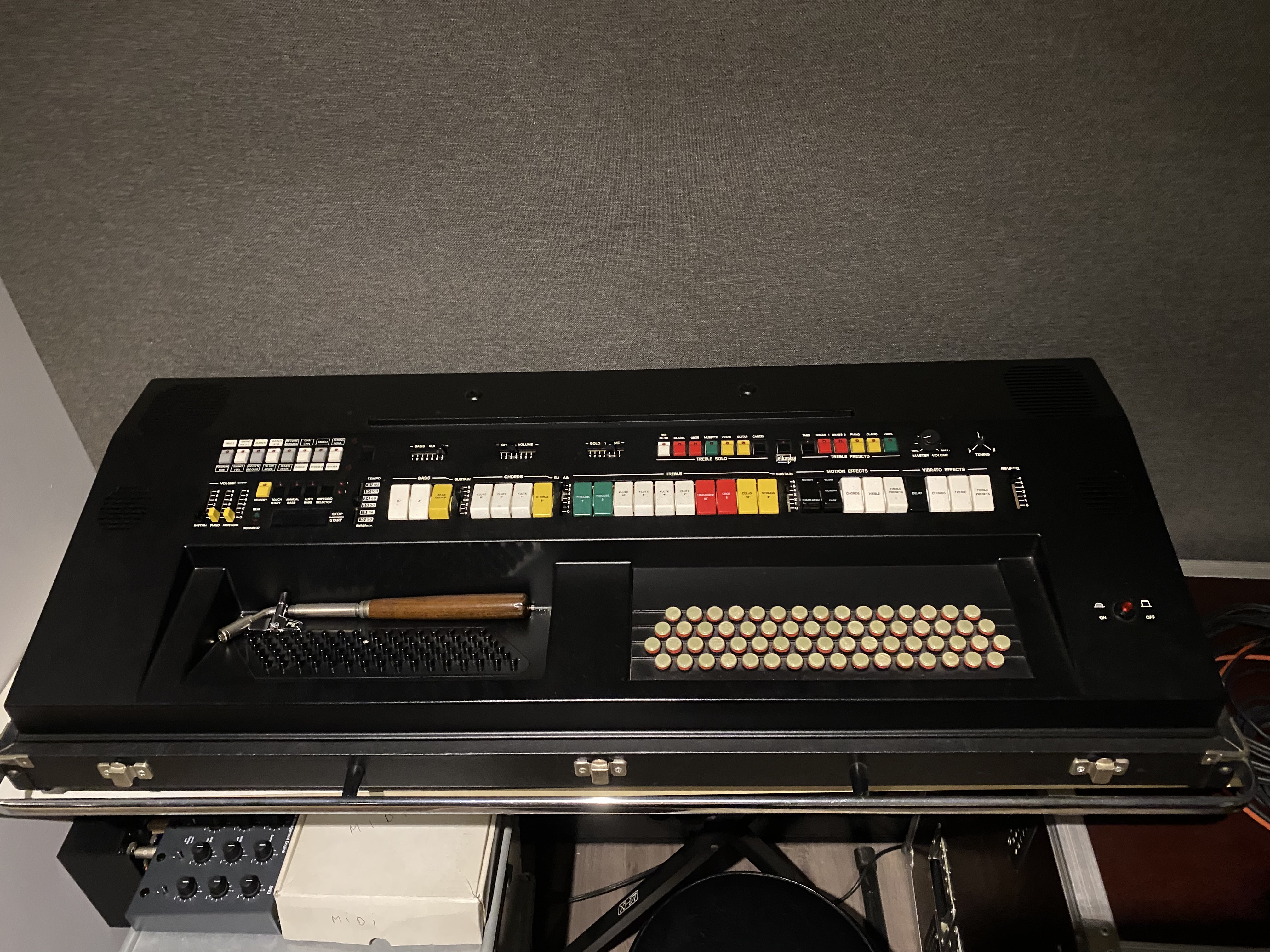 A vendre Elka Concorde 119 très bon état !