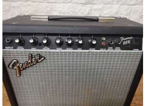 Fender FM 25R