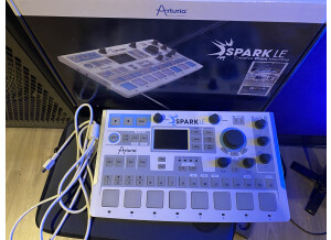 Arturia SparkLE Creative Drum Machine (63058)