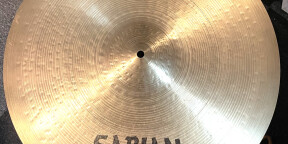 Cymbale Sabian 20" HH Heavy Ride en excellent état.