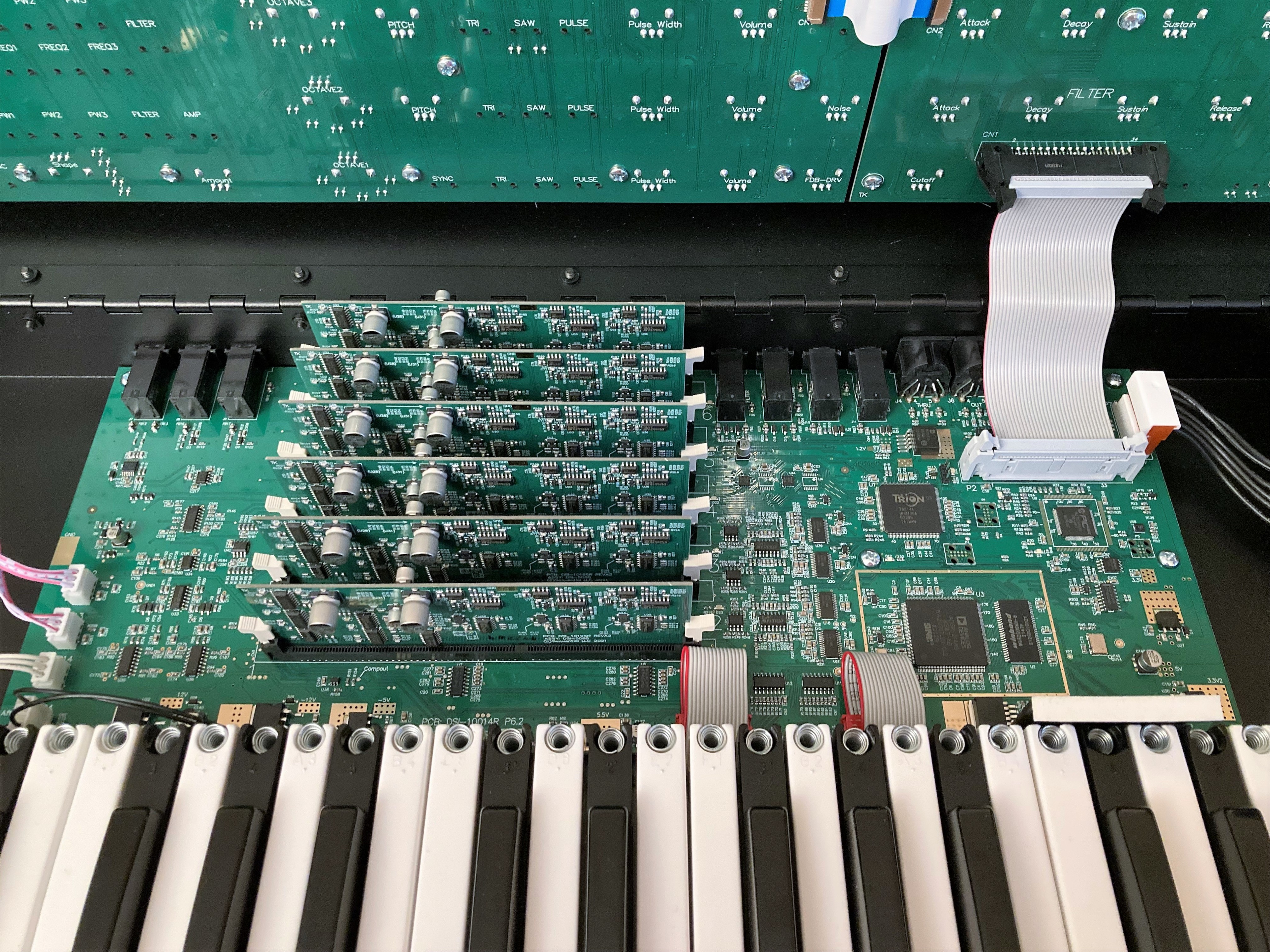 Trigon-6 2tof 28 Int&eacute;rieur Voix