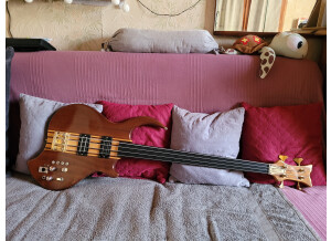 Aventini Bass
