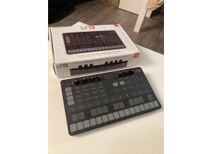 IK Multimedia UNO Synth (4006)