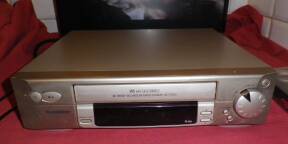 MAGNÉTOSCOPE VHS GOLDSTAR R64