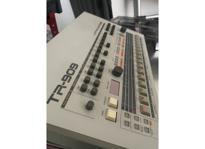 Roland TR-909 (90285)