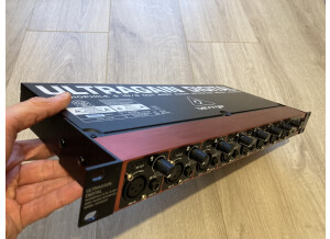 Behringer Ultragain Digital ADA8200 (92311)