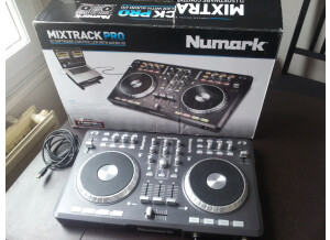 Numark Mixtrack Pro (8276)