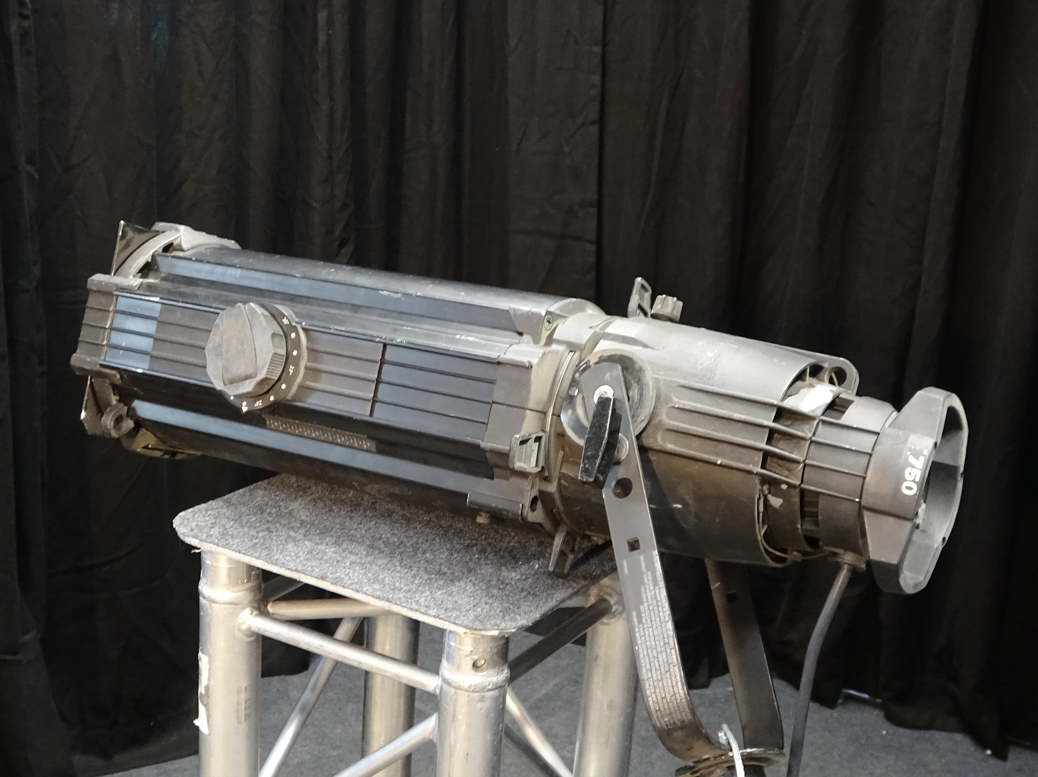 Vends ETC Source Four 750W Zoom 15°-30°