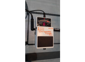 Boss TU-3 accordeur 4