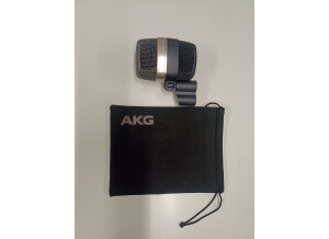 AKG D 12 VR