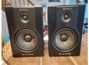 M-Audio BX8a Deluxe (75444)
