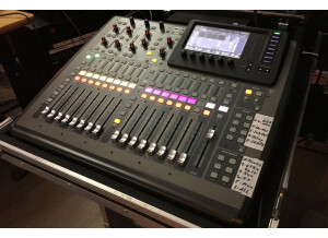 Behringer X32 Compact (93690)