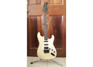 APPLAUSE STRATOCASTER
