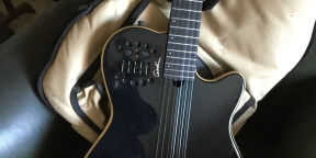 Vends Guitare Godin Nylon ACS-SA black pearl avec housse