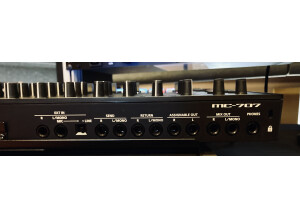Roland MC-707 (60582)