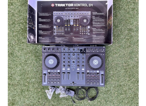 Native Instruments Traktor Kontrol S4 (41294)