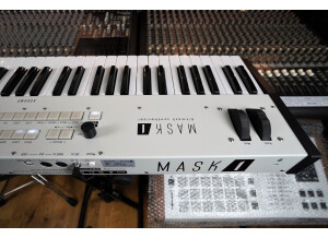 Mask1 2tof 19 arrière zoom