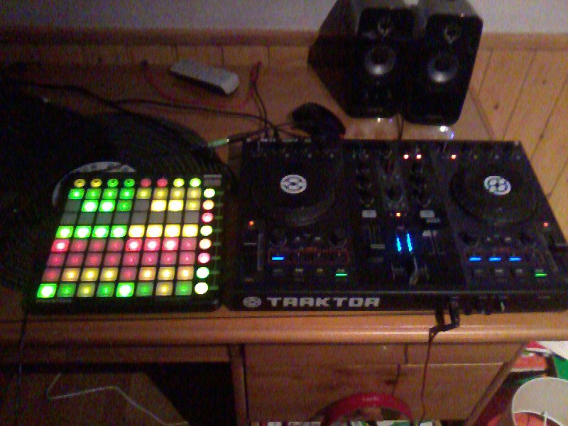 Native Instruments Traktor Kontrol S2
