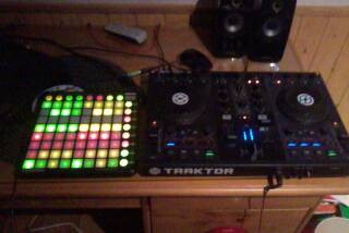 Native Instruments Traktor Kontrol S2