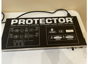 Behringer Protector MDX1800