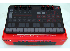 IK Multimedia UNO Synth (91866)