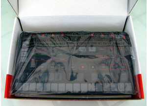 IK Multimedia UNO Synth (40111)