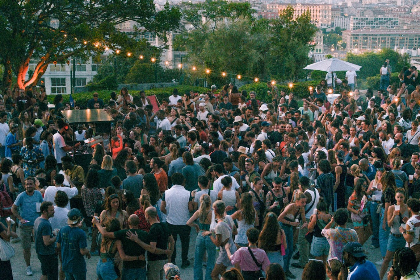 PikiP-solar-speakers-twerkistan-marseille-pujet-blockparty-djbooth-solarsoundsystem-soundsystem-solarenergy-pikipbooth-2