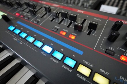 Juno-X 02tof 13 zoom droite Juno-X 02tof 13 zoom droite