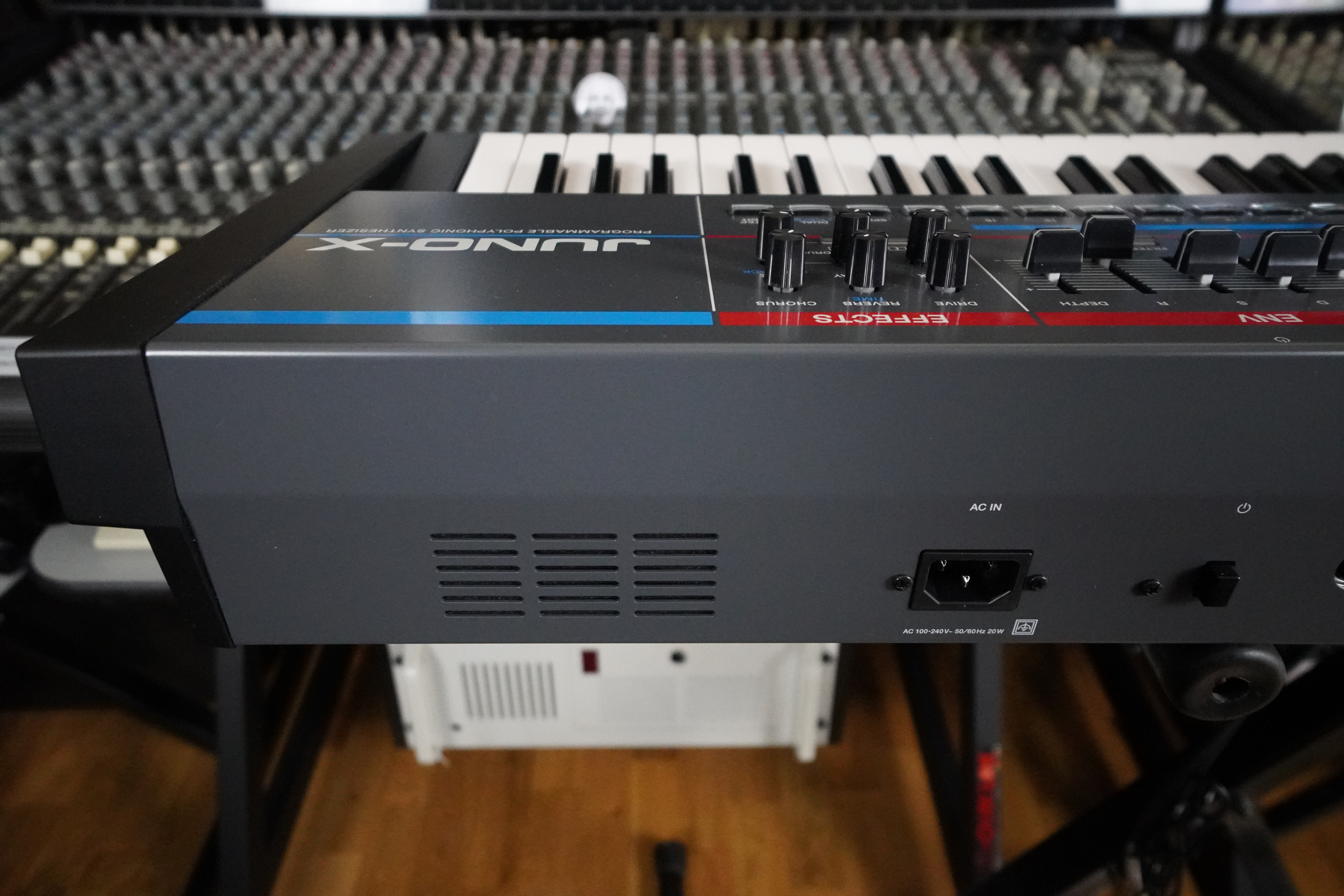 Juno-X 02tof 19 GP arri&egrave;re grille