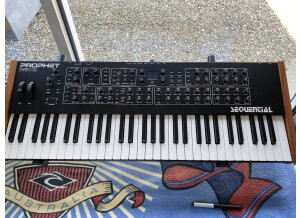 Dave Smith Instruments Prophet REV2 16 voix (74552)