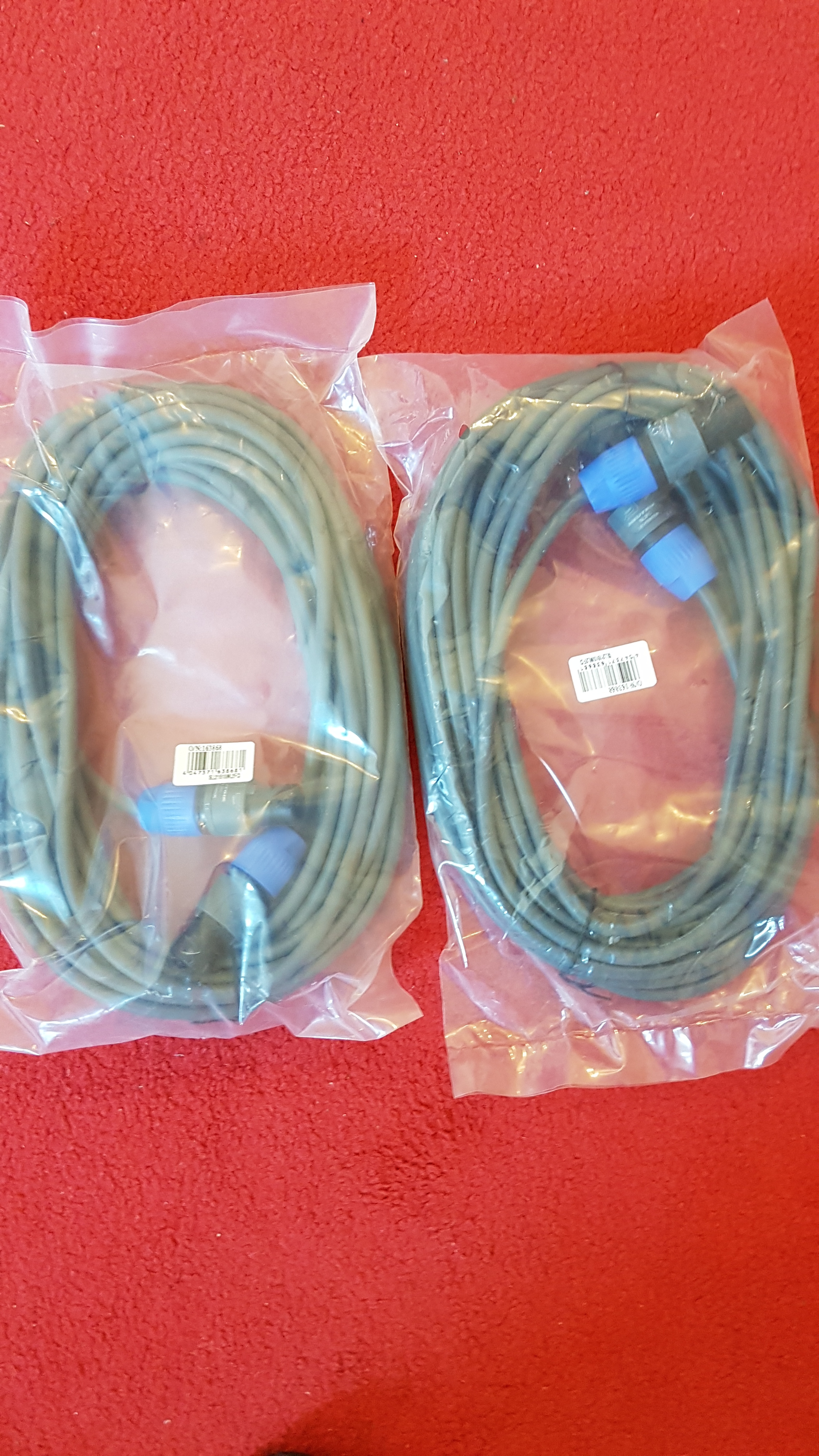 Vends lot de 2 câbles haut-parleurs "the ssnake SLL21510" neufs.