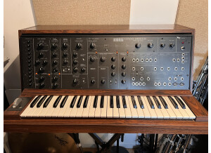 Roland Jupiter-8 (74296)