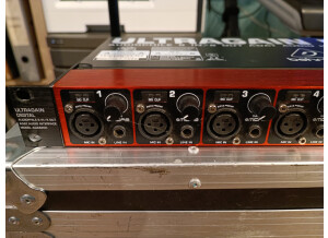 Behringer Ultragain Digital ADA8200 (94506)