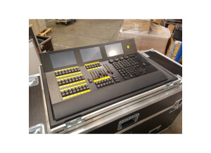 dot-2-xl-b-console-ma-lighting-2