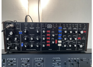 Behringer Model D (9828)