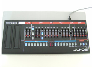 Roland JU-06 (8907)