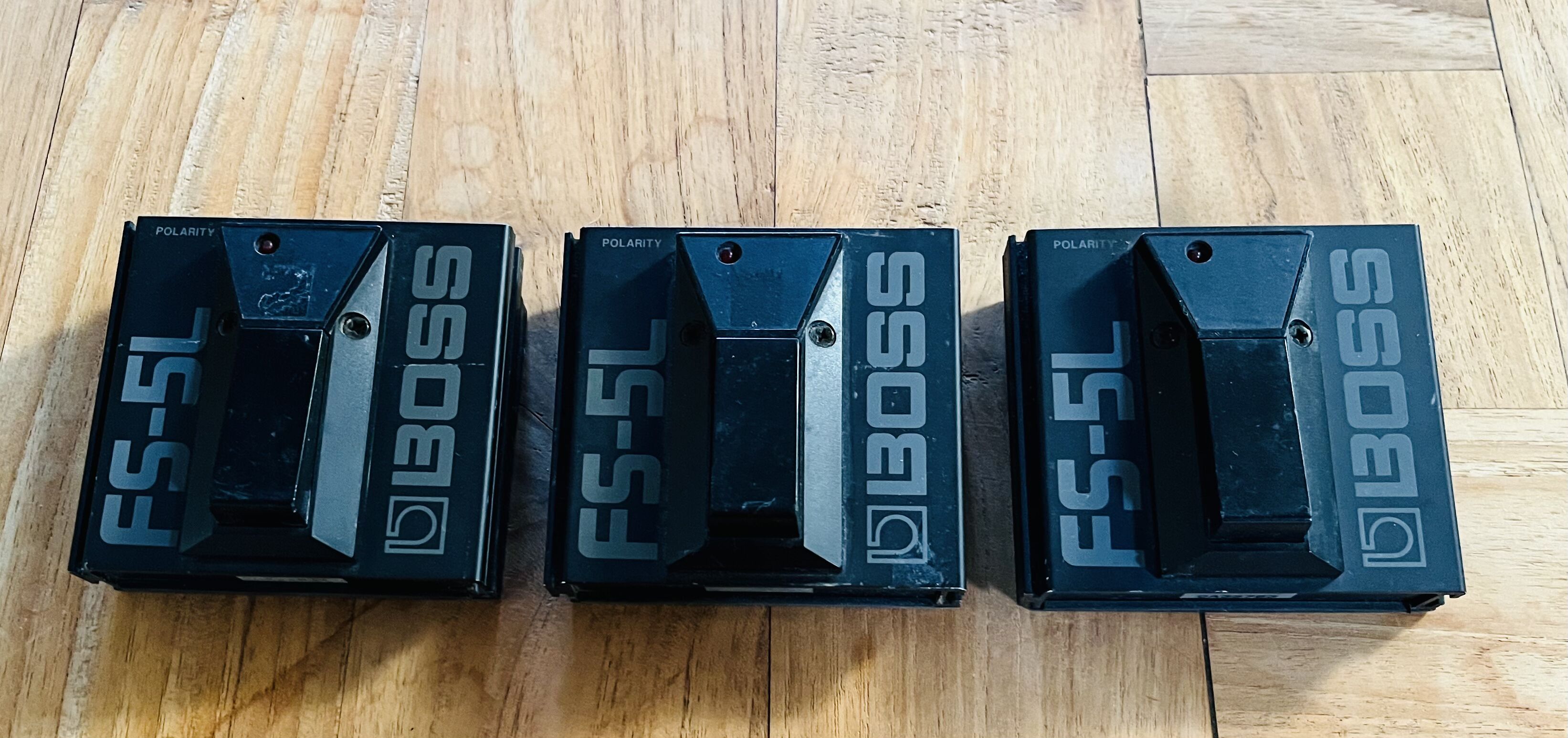Vends 2 Pédales Boss FS 5L